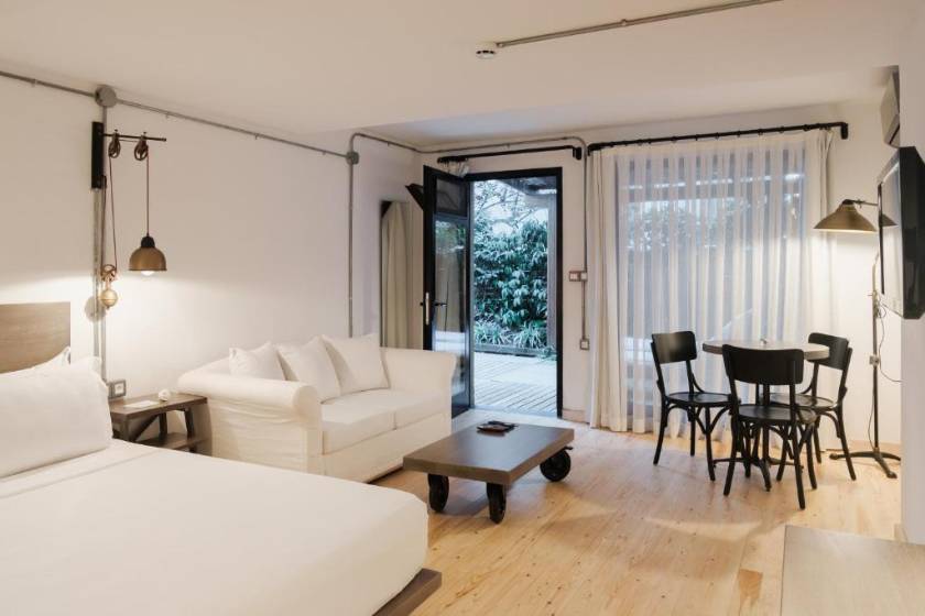 Flamm - Courtyard Standard