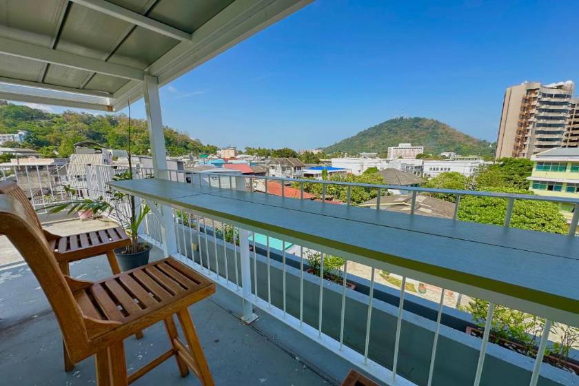 Alleyhill Phuket - Private & Cozy Boutique - Family Room with Mountain View