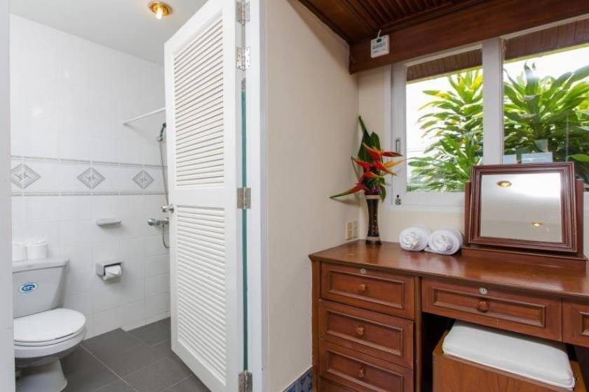 Serenity Lakeside Resort - Deluxe Room with Lake View