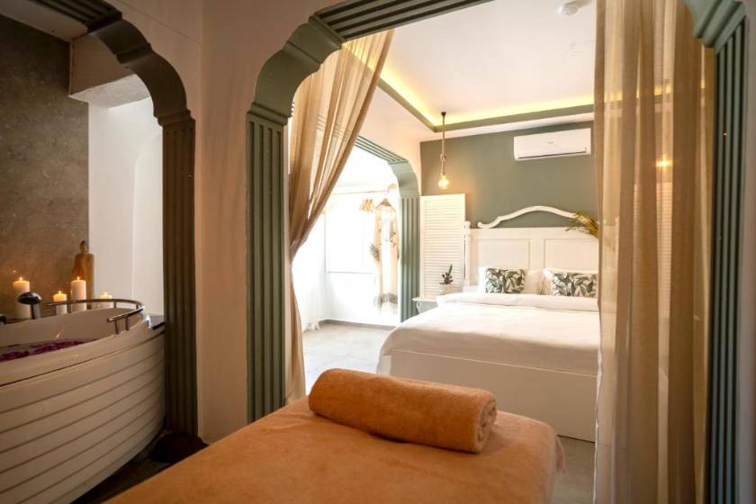 Liman Hotel Gümüslük - Adult Only - Queen Room with Spa Bath