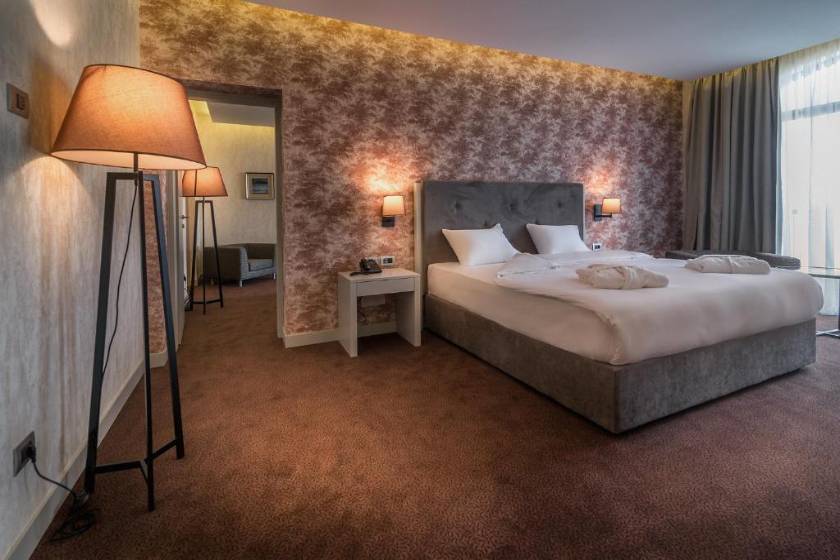 The Grand Gloria Hotel - Suite with City View