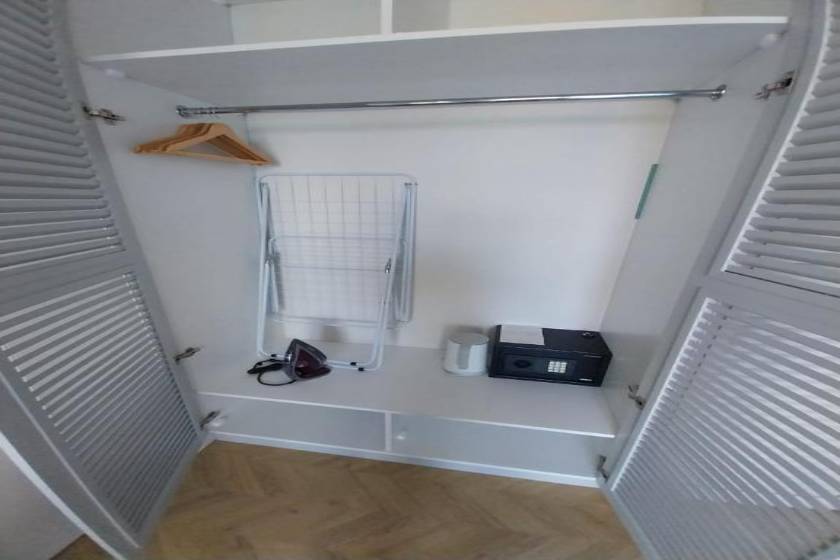 Beachfront Bellevue Residence Suites - Three-Bedroom Apartment with Lake View