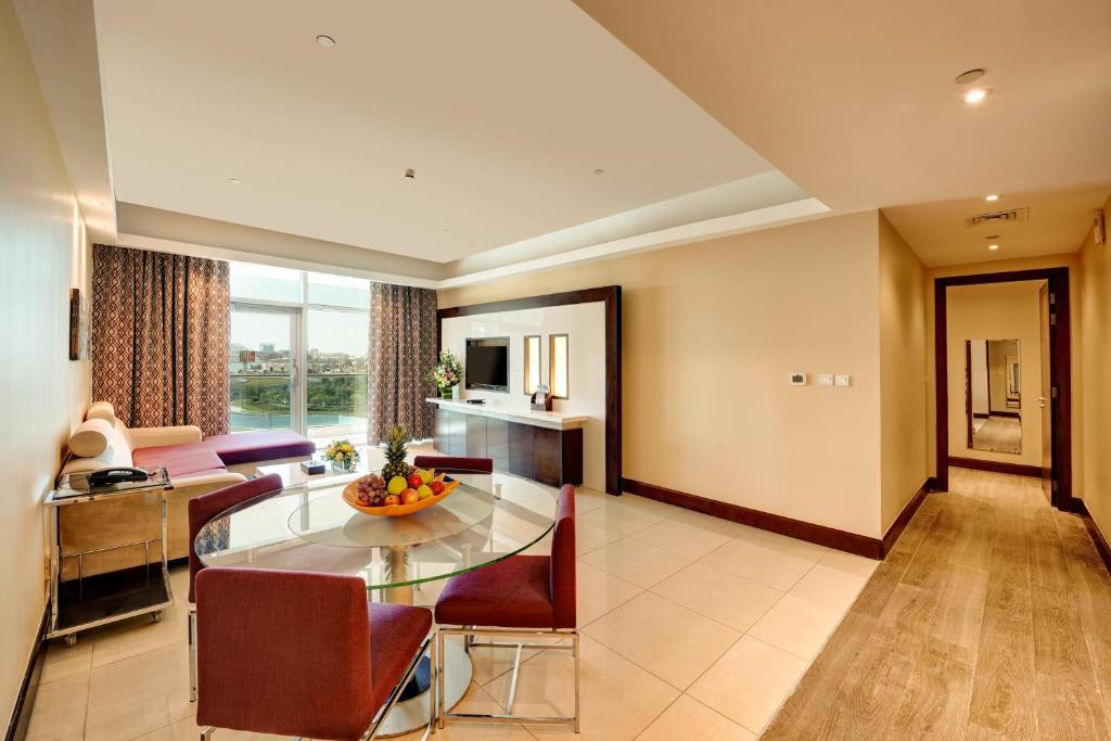Copthorne Hotel Dubai - Deluxe One-Bedroom Suite City View