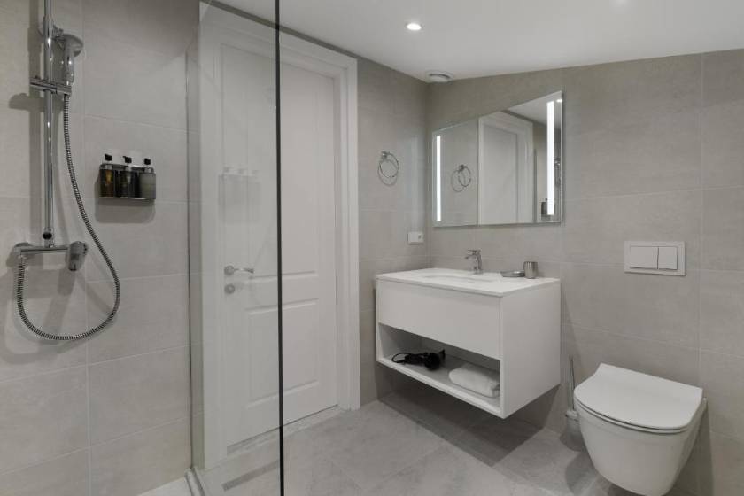 Boulevard Hotel Batumi - King Room with Balcony