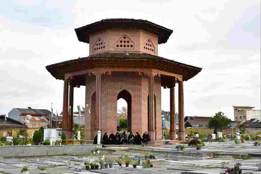 آرامگاه میرزا کوچک خان جنگلی