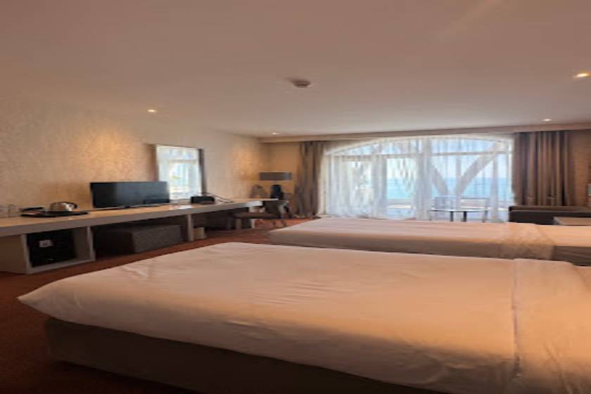 The Grand Gloria Hotel - Twin Room with Balcony