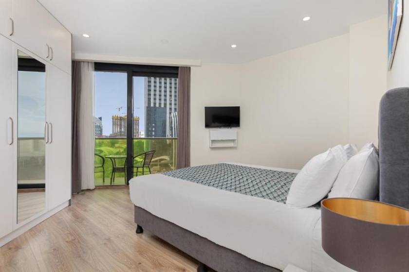 Beachfront Bellevue Residence Suites - Apartment with Balcony