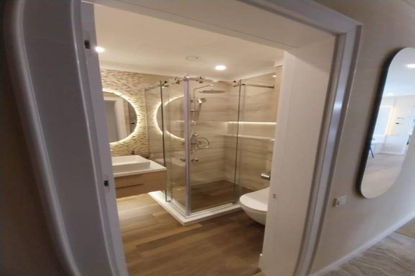 Beachfront Bellevue Residence Suites - Apartment with Balcony