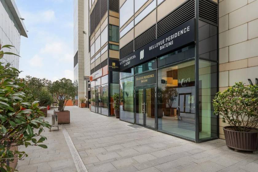 Beachfront Bellevue Residence Suites - facade