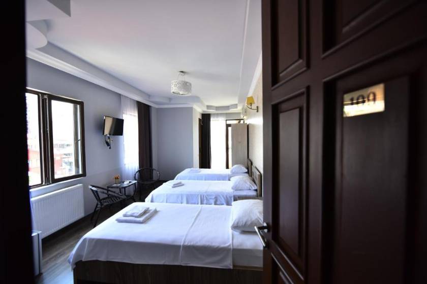 Hotel Phaliashvili - Triple Room with Balcony
