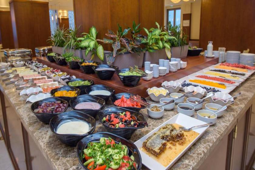 The Grand Gloria Hotel - food and drink