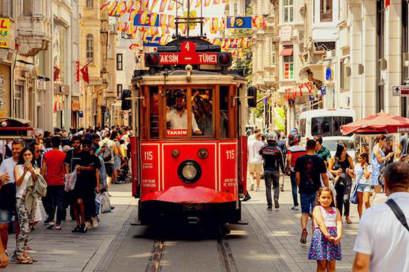 خرید از خیابان استقلال و میدان تکسیم