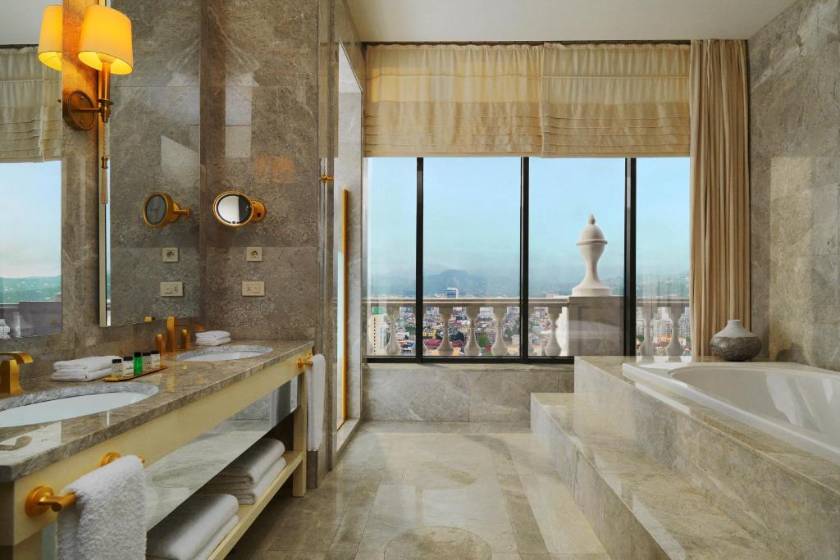 Sheraton Batumi Hotel - Penthouse Suite, Club lounge access