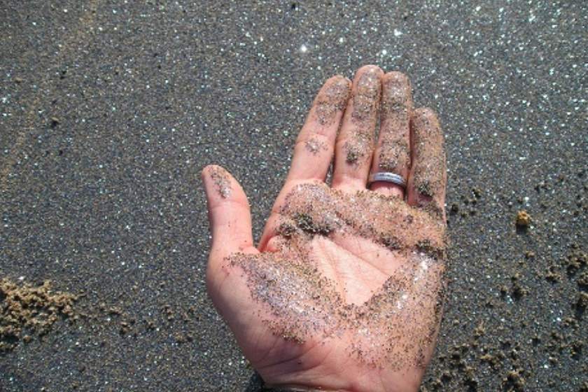 دلیل نامگذاری ساحل نقرهای قشم