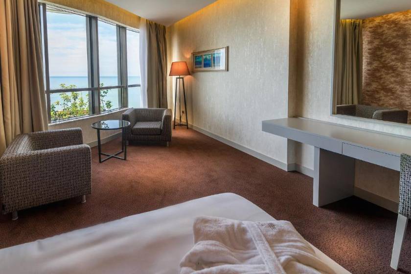 The Grand Gloria Hotel - Twin Room with Balcony