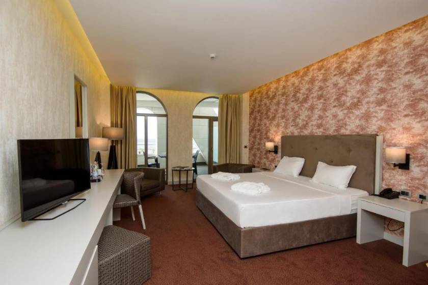 The Grand Gloria Hotel - Standard King Room