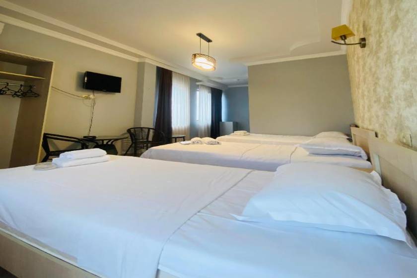 Hotel Phaliashvili - Triple Room with Balcony