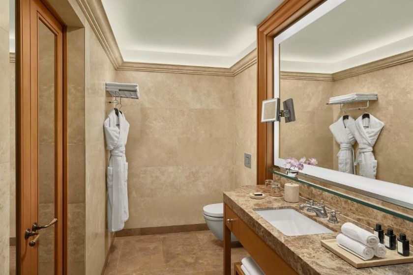 Divan Istanbul - Deluxe Partial Sea View Room King Bed