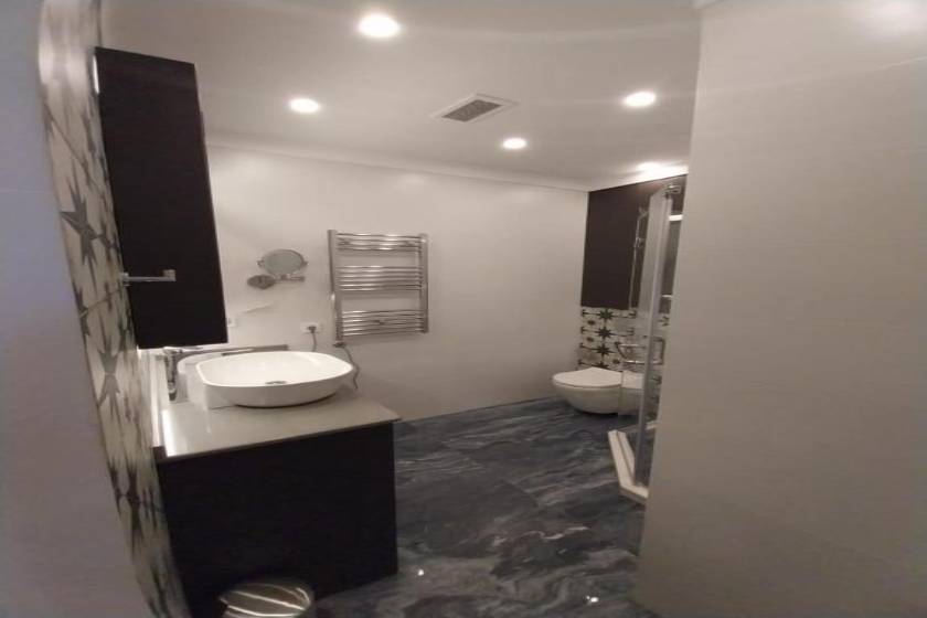 Beachfront Bellevue Residence Suites - Three-Bedroom Apartment with Lake View