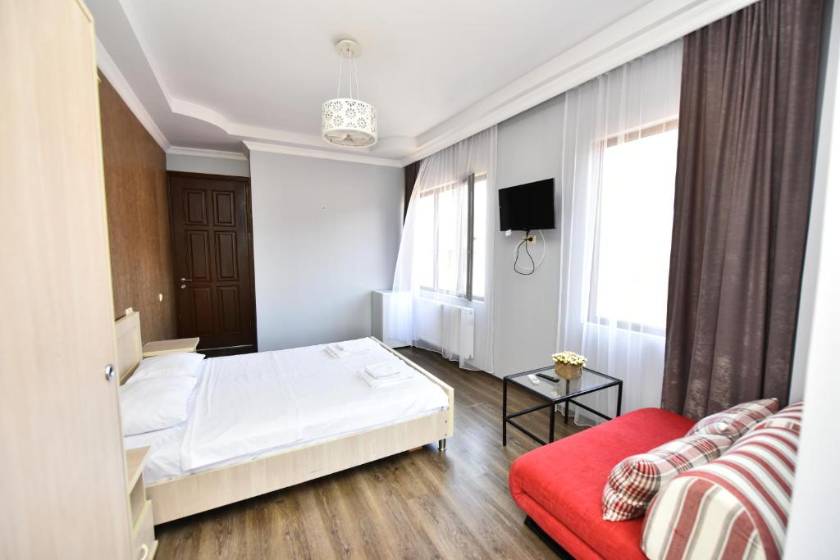 Hotel Phaliashvili - Double Room with Balcony