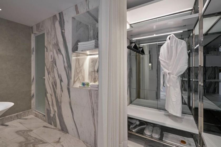 Richmond Istanbul - White Suite