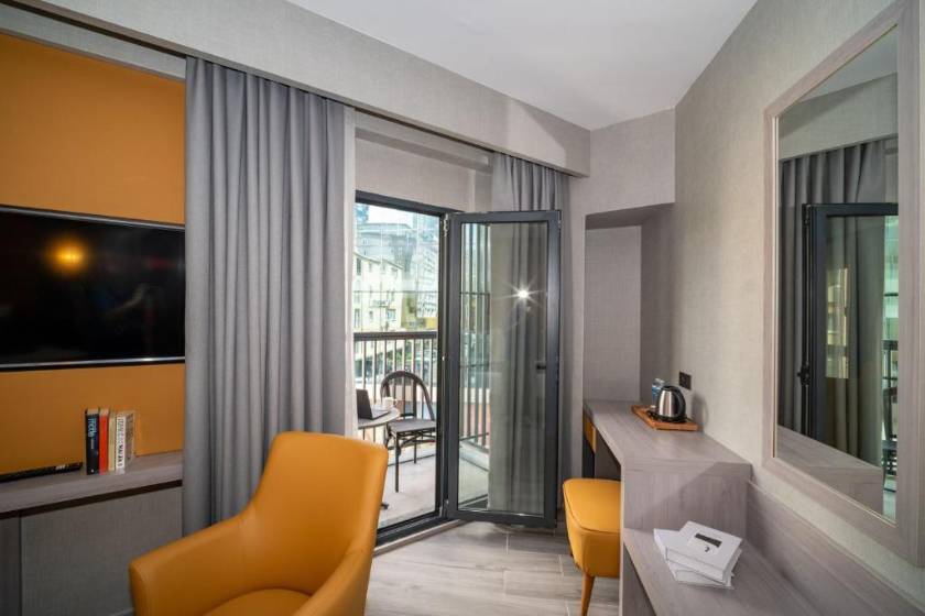 Icon Hotel Bomonti - Deluxe Double Room with Balcony