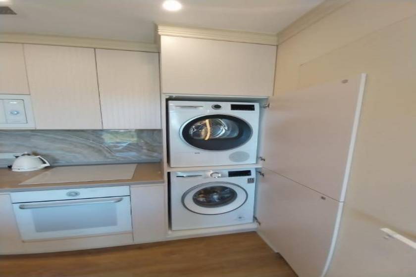 Beachfront Bellevue Residence Suites - Three-Bedroom Apartment with Lake View