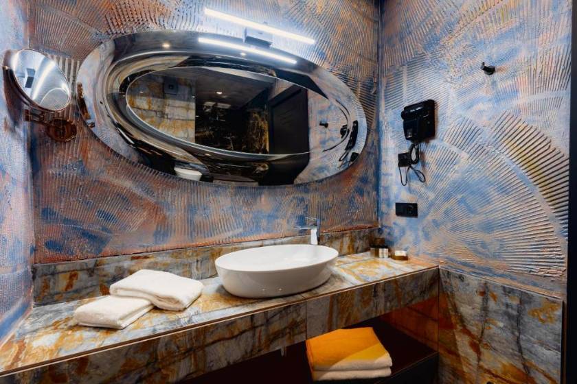 Tapis Rouge Design Boutique Hotel - Deluxe Double Room with Side Sea View