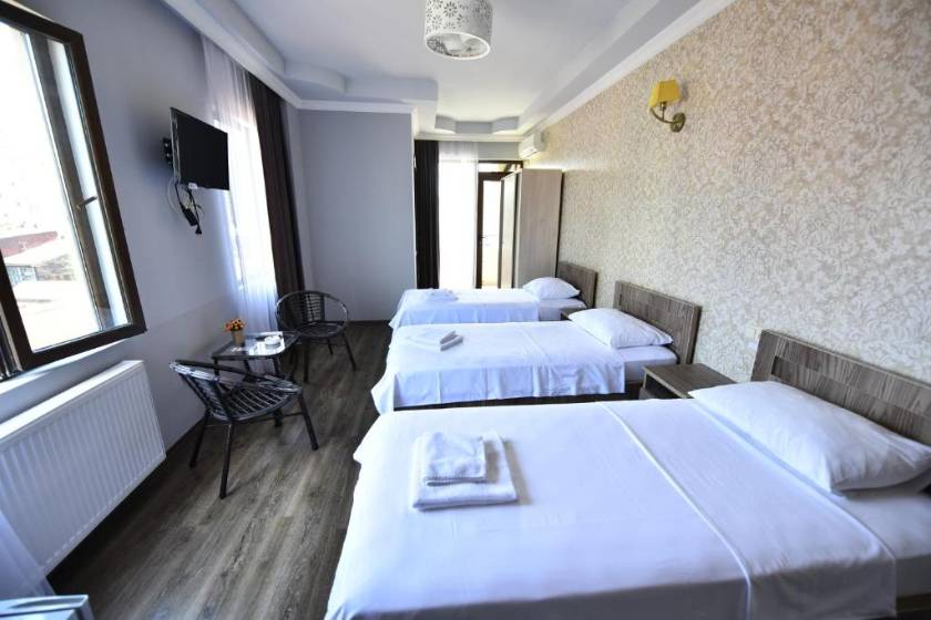 Hotel Phaliashvili - Triple Room with Balcony