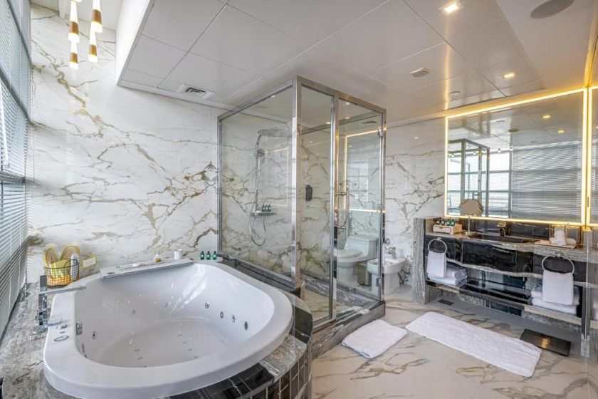 Golden Sands Boutique Hotel-Dubai Creek Dubai - Golden Suite waterfront with Terrace