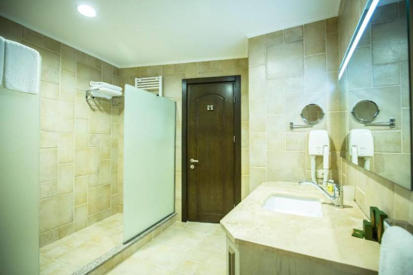 Colosseum Marina Hotel - Family Room with Balcony