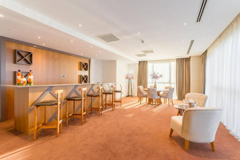 The Grand Gloria Hotel - cafe