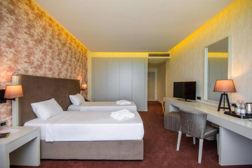 The Grand Gloria Hotel - Standard Twin Room