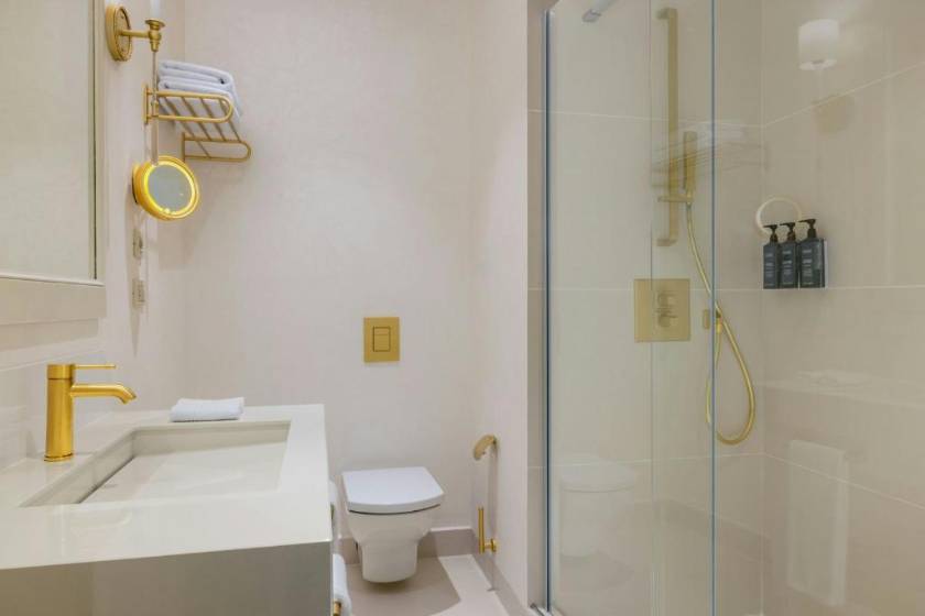 Sheraton Batumi Hotel - Deluxe Room, Guest room, 1 King