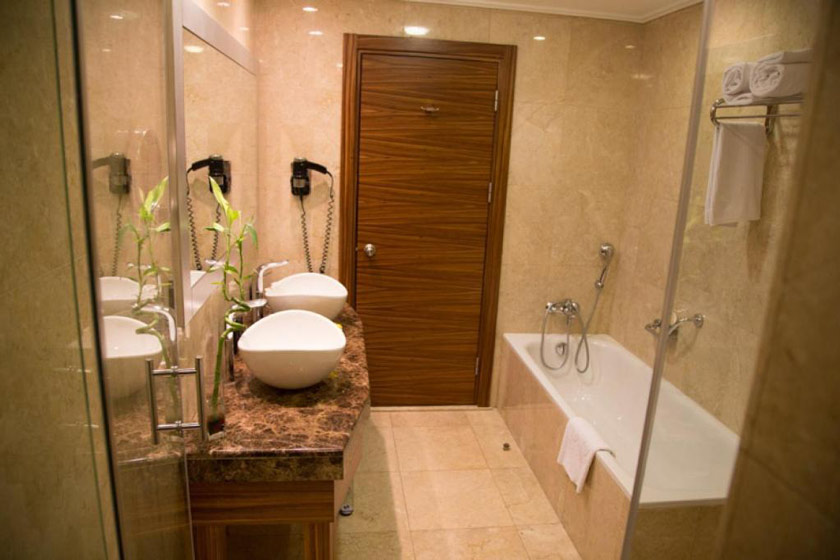 Holiday Inn Sisli Hotel Istanbul - King Suite - Smoking