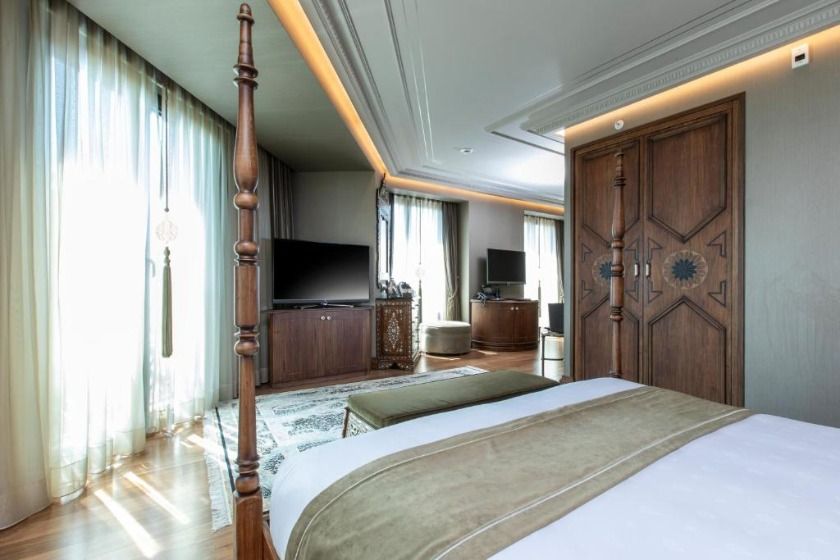 AJWA Sultanahmet - Preferred Hotels LVX Collection Istanbul - Corner Suite with Street View