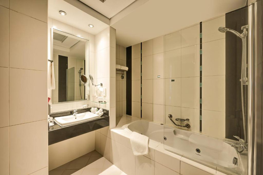 Copthorne Hotel Dubai - Superior Twin Room with Creek View