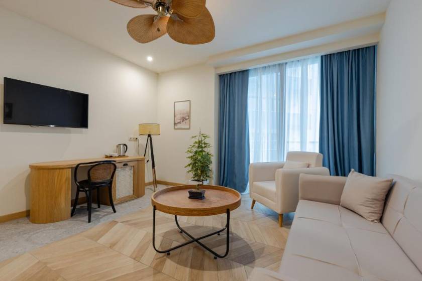 MiraMar Luxury Residences - One-Bedroom Apartment