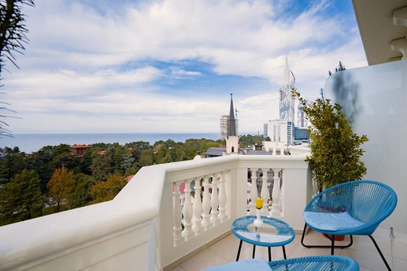 Tapis Rouge Design Boutique Hotel - Family Room with Balcony