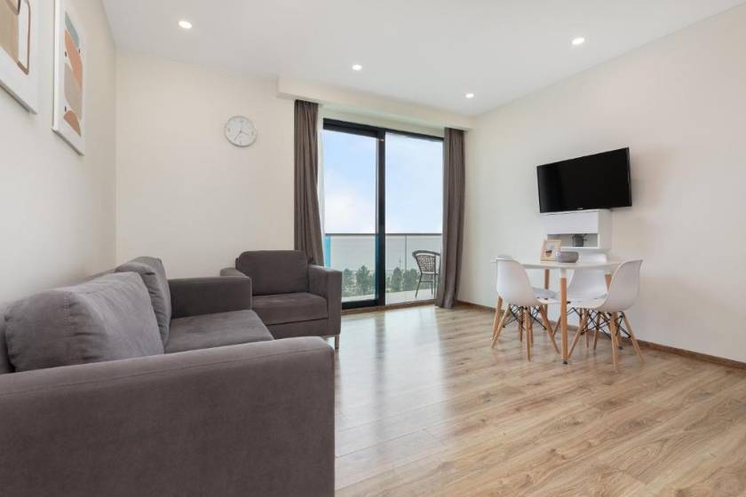 Beachfront Bellevue Residence Suites - One-Bedroom Apartment