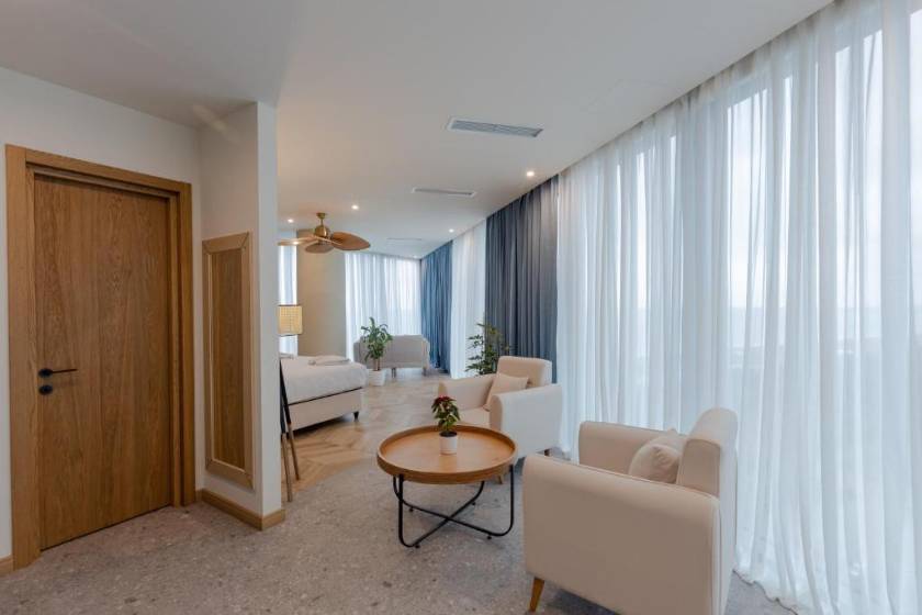 MiraMar Luxury Residences - Junior Suite