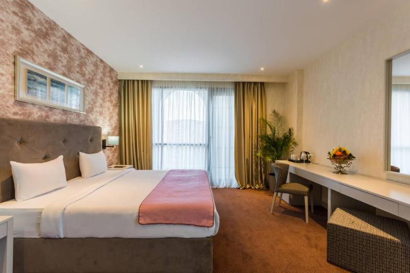 The Grand Gloria Hotel - Suite with City View