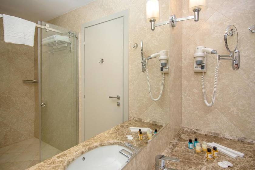 The Grand Gloria Hotel - Standard Twin Room