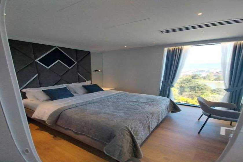 Beachfront Bellevue Residence Suites - Three-Bedroom Apartment with Lake View