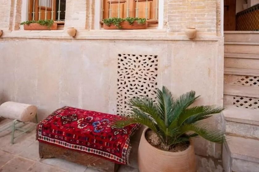 اقامتگاه سنتی سرای مهربانو شیراز - محوطه