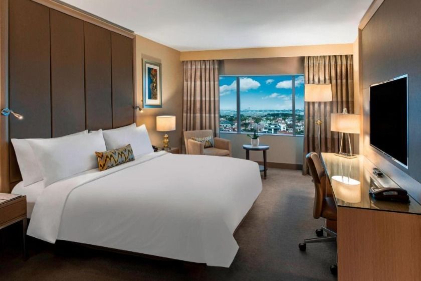 Renaissance Polat Istanbul - Deluxe King Room with City View
