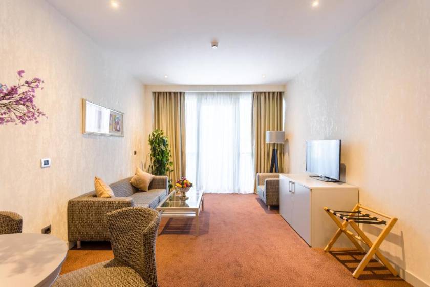 The Grand Gloria Hotel - Suite with City View