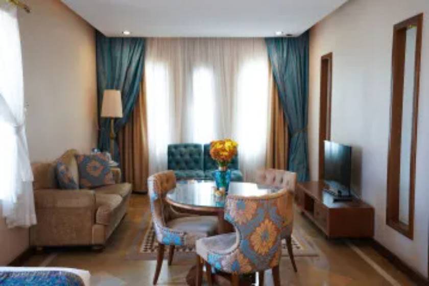 هتل صفائیه یزد - سوئیت رویال یک خوابه سه نفره ساختمان اصلی