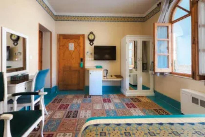 هتل داد یزد - اتاق دو تخته دبل اندرونی (اقامت با صبحانه)