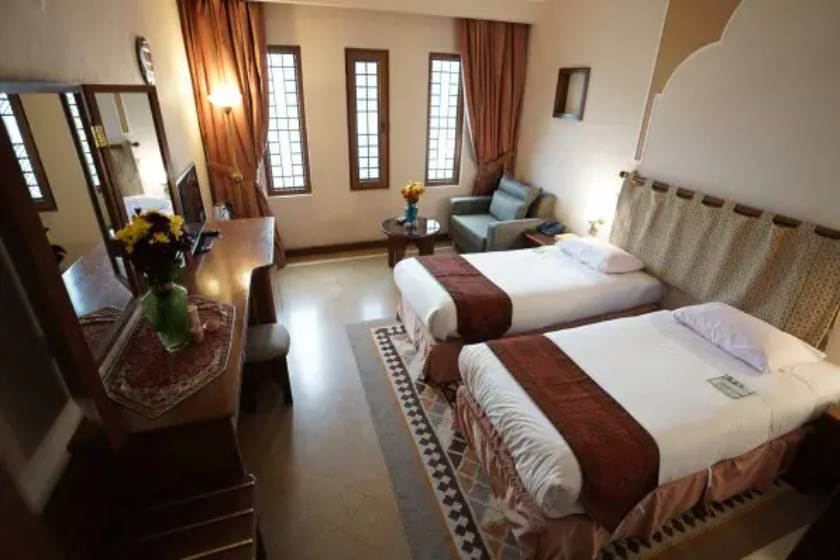 هتل صفائیه یزد - اتاق دو تخته تویین ساختمان اصلی